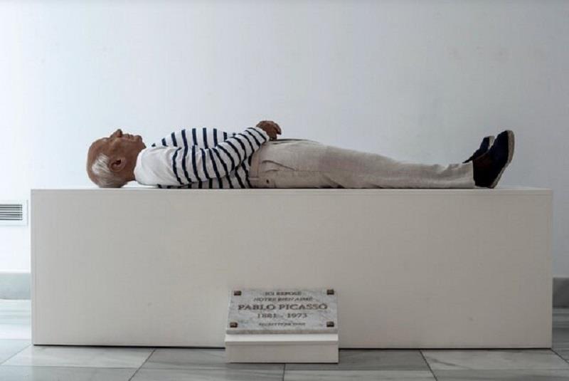مجسمه-جسد-«پیکاسو»‌-درنمایشگاه-هنر-معاصر-مادرید